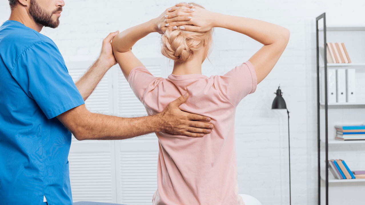 The girl turned to the doctor with complaints of back pain